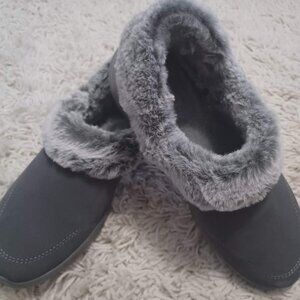 Skechers On-The-Go Joy Cozy Life Slippers Charcoal Faux Fur Women’s Size 7